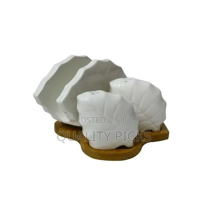Leaf Pepper and Salt Shaker With Saviet Holder