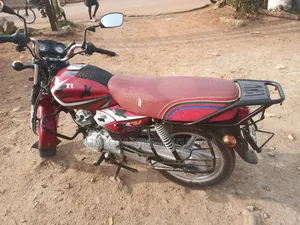 TVS HLX 125 2023 Red