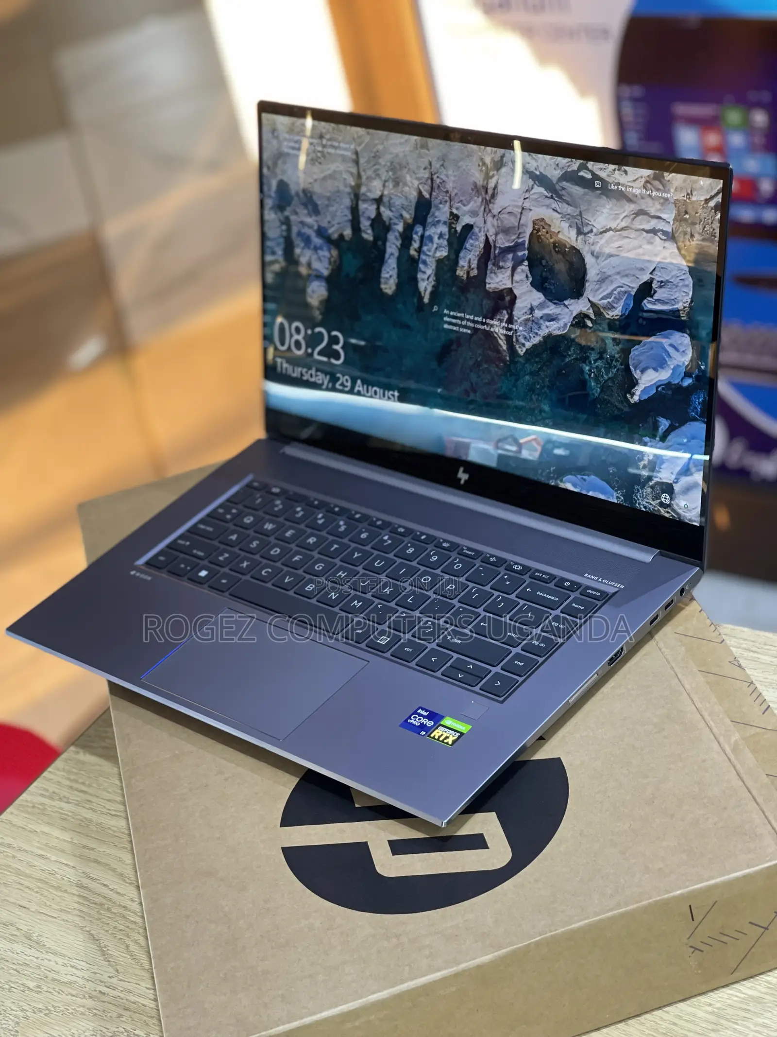 New Laptop HP ZBook Firefly G8 32GB Intel Core i9 SSD 1T
