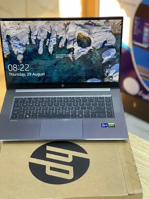 New Laptop HP ZBook Firefly G8 32GB Intel Core i9 SSD 1T