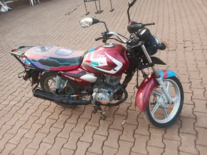 TVS HLX 125 2022 Red