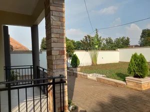 Furnished 4bdrm Villa in Kira for sale