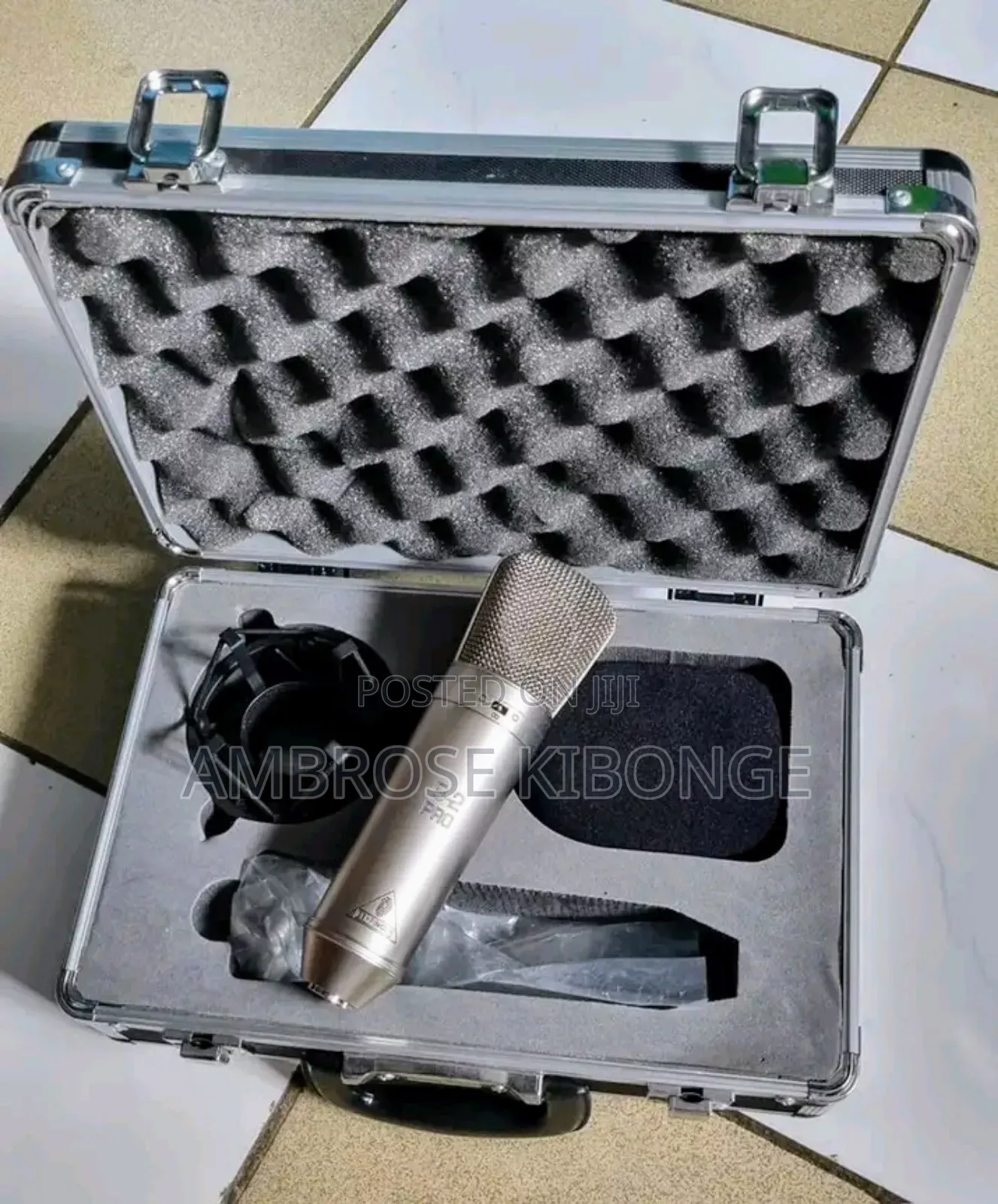 High Quality Behringer B-2 Gold Studio Condenser Microphone.