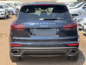 Porsche Cayenne 2017 Blue