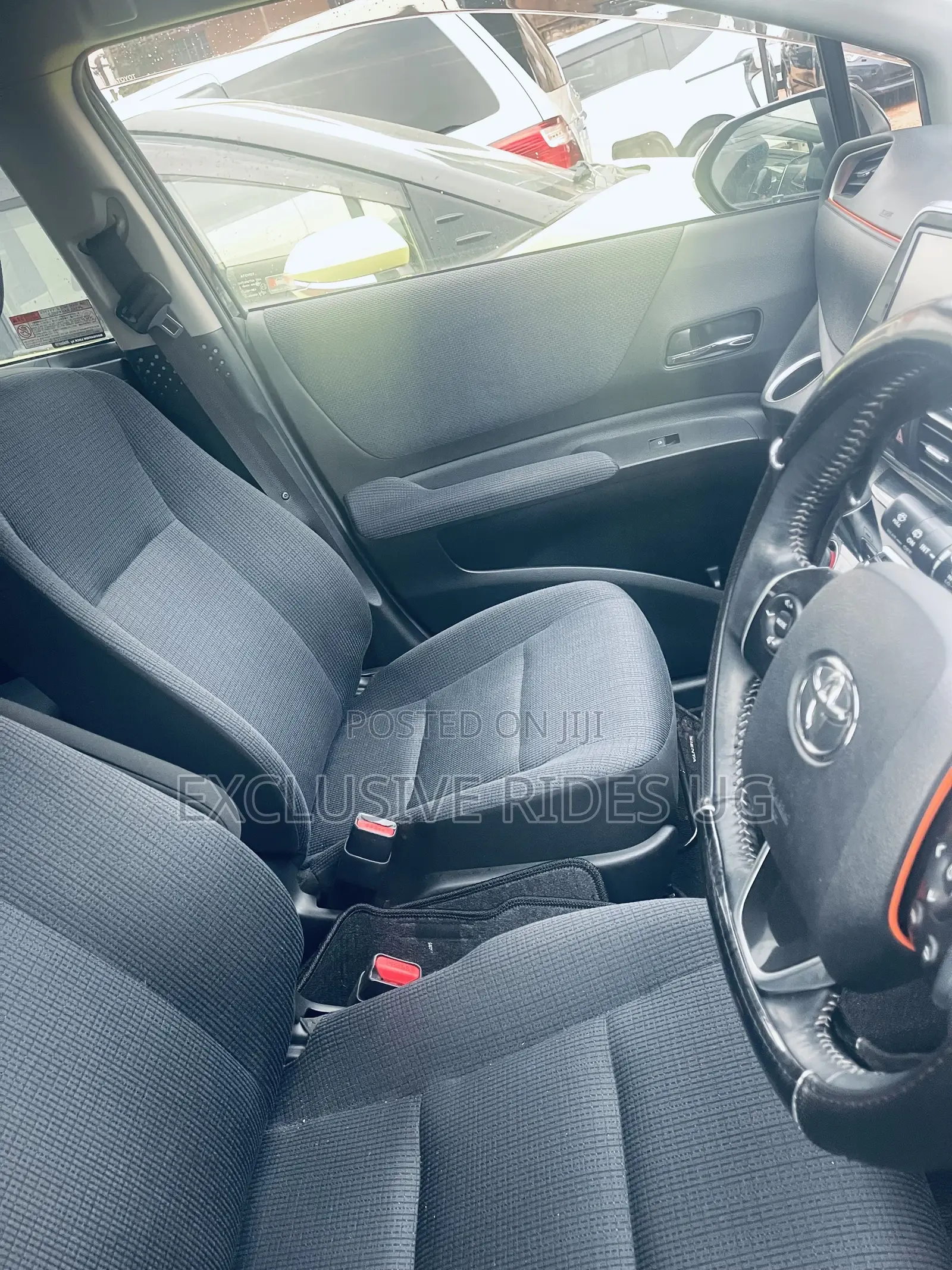 Toyota Sienta 1.5 Hybrid FWD (6-seater) 2015 Black