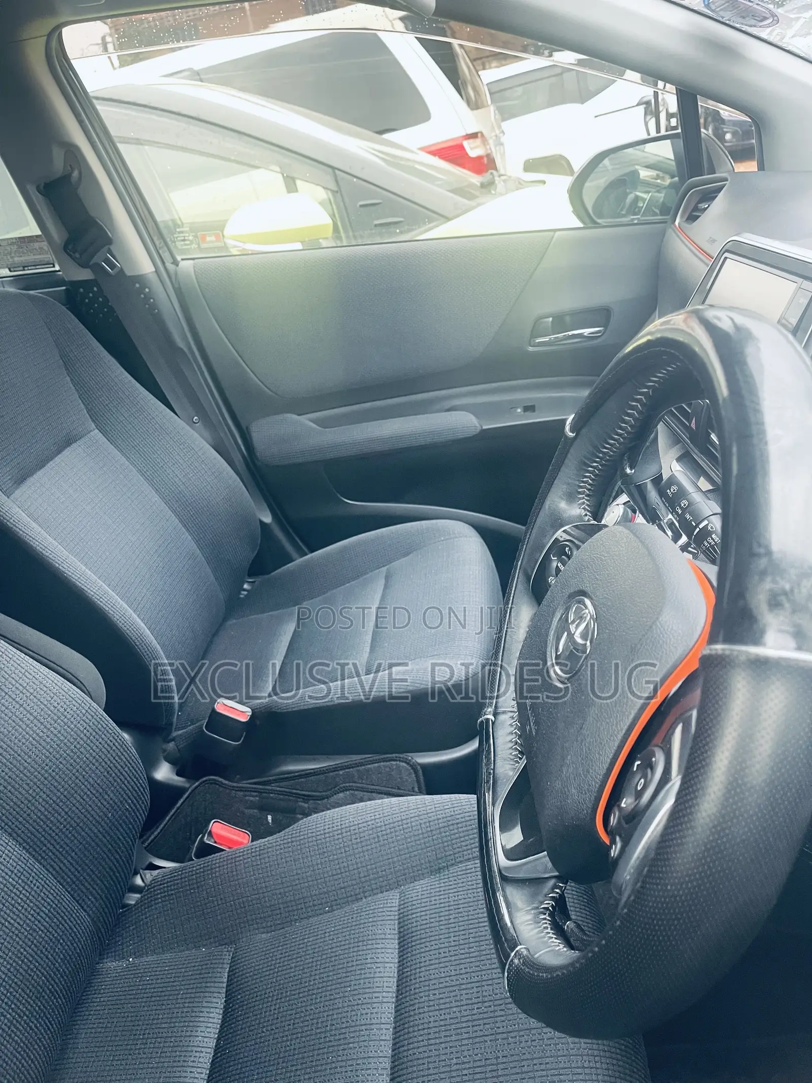 Toyota Sienta 1.5 Hybrid FWD (6-seater) 2015 Black