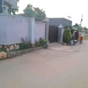6bdrm Block of Flats in Makindye Kizungu, Central Division for sale