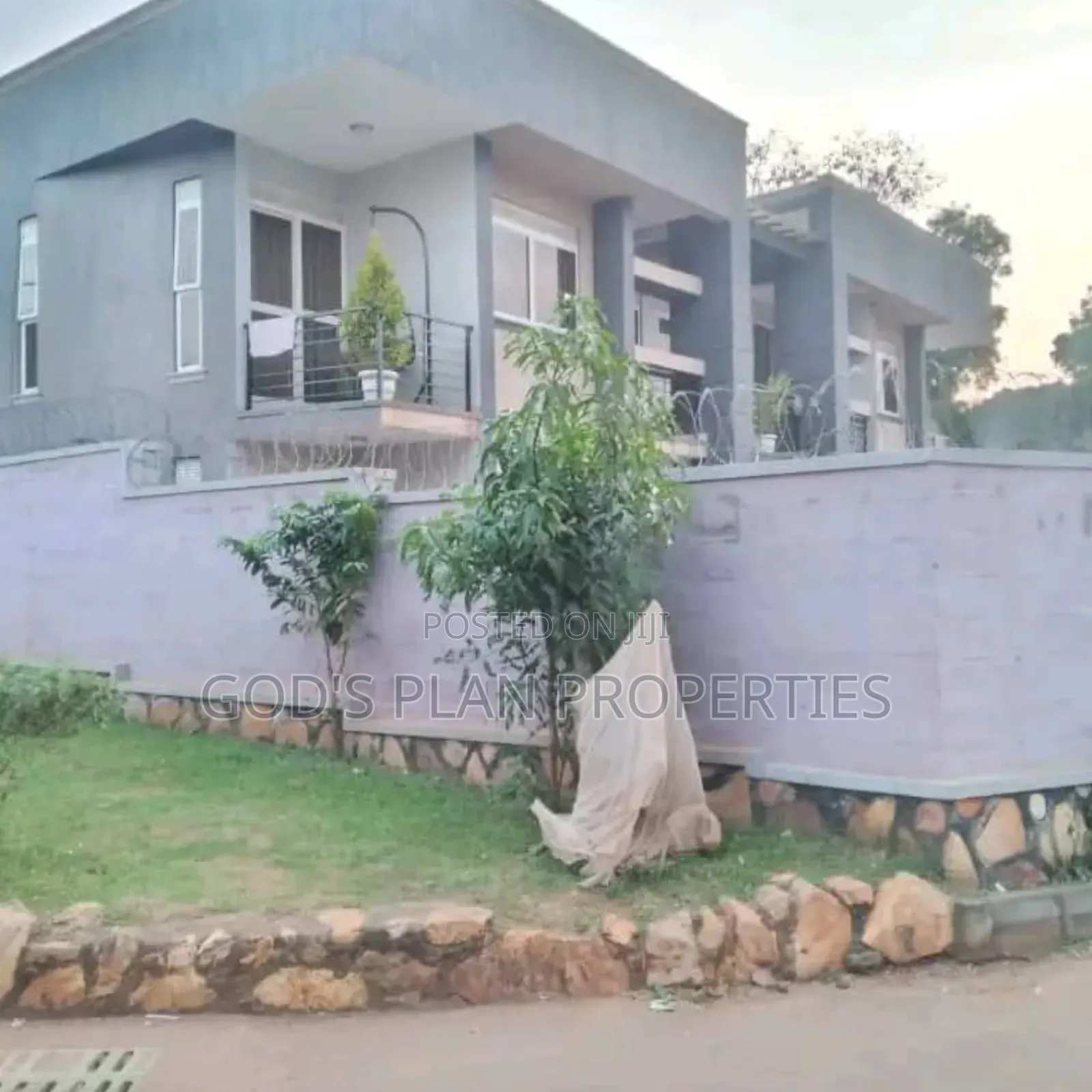 6bdrm Block of Flats in Makindye Kizungu, Central Division for sale