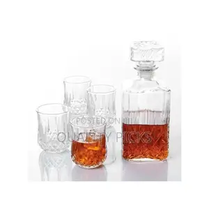 1 Piece of Whisky Decanter With 6 Glasses Set,Colourless.