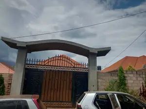 3bdrm Bungalow in Kitende Kitovu, Division A for sale