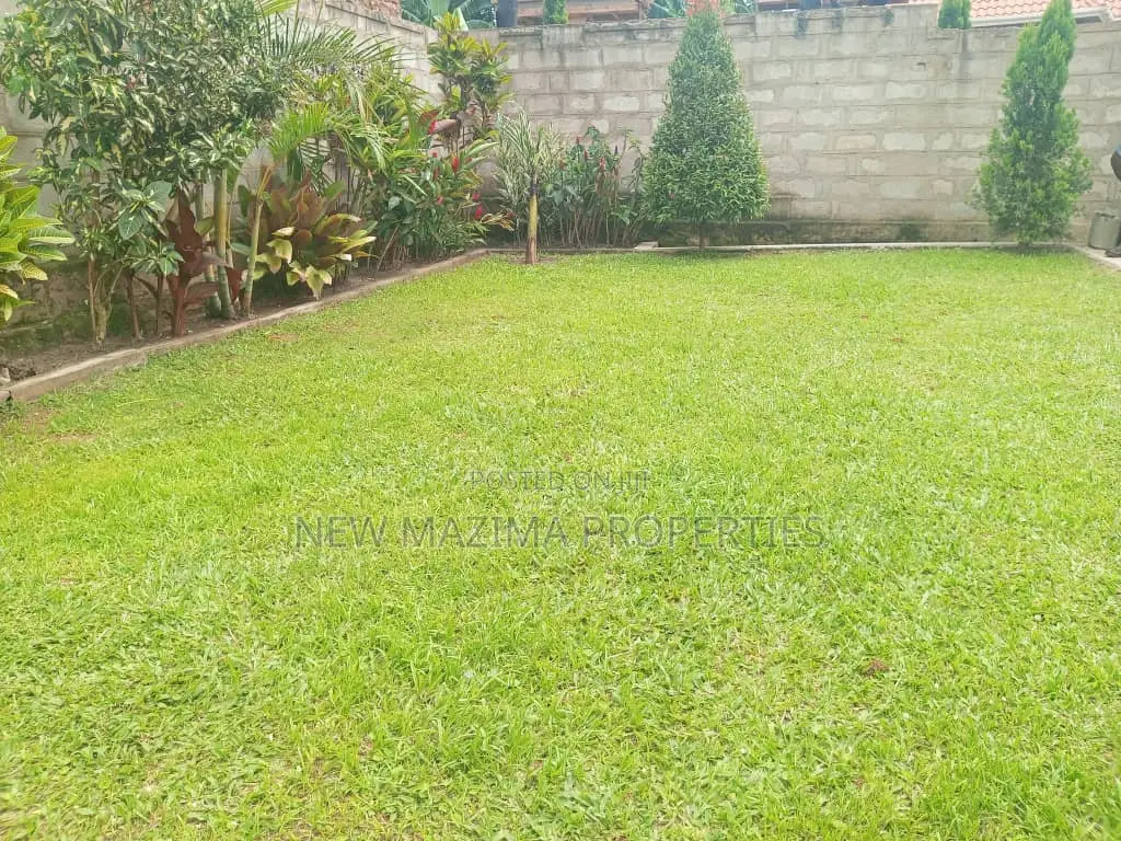 3bdrm Bungalow in Kitende Kitovu, Division A for sale