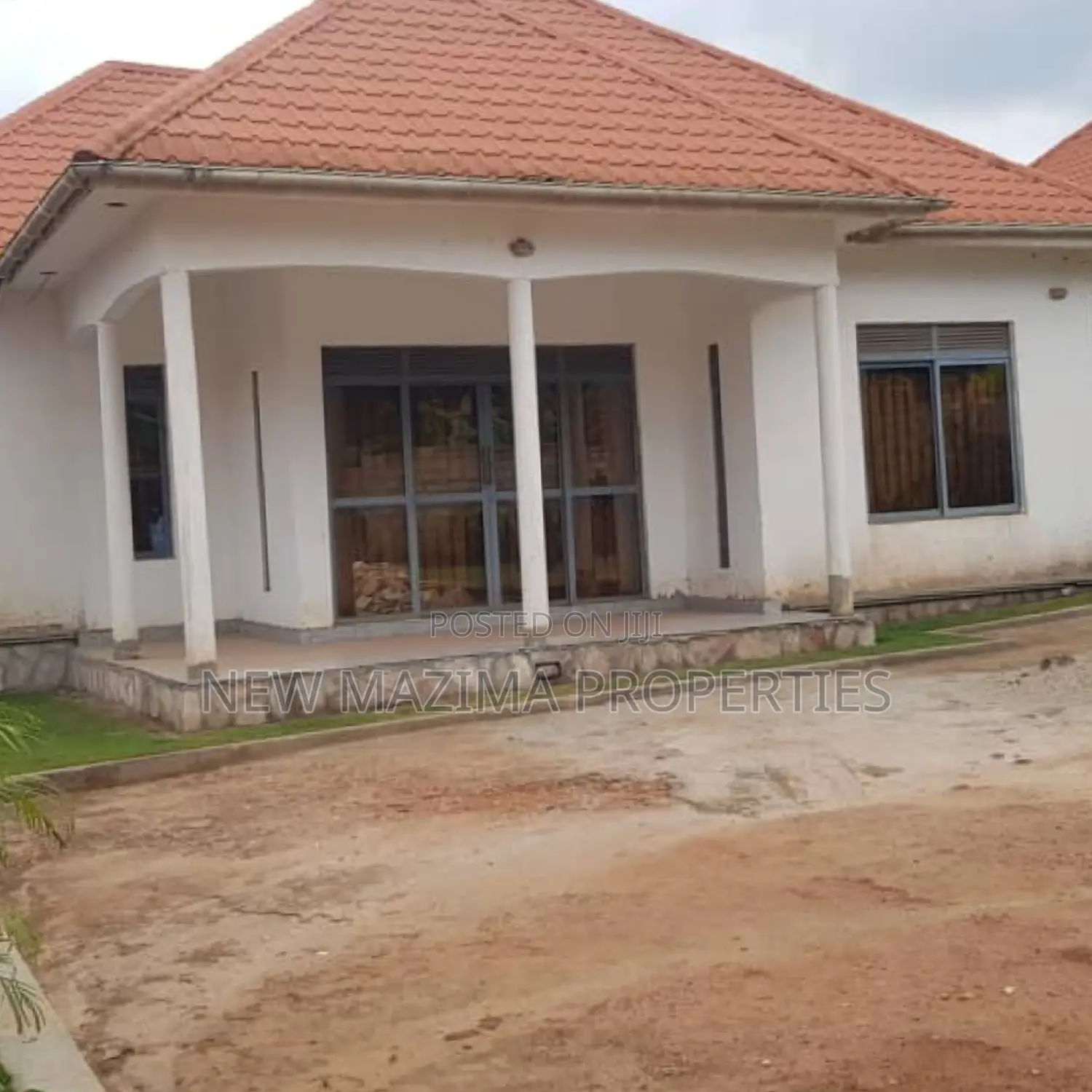 3bdrm Bungalow in Kitende Kitovu, Division A for sale