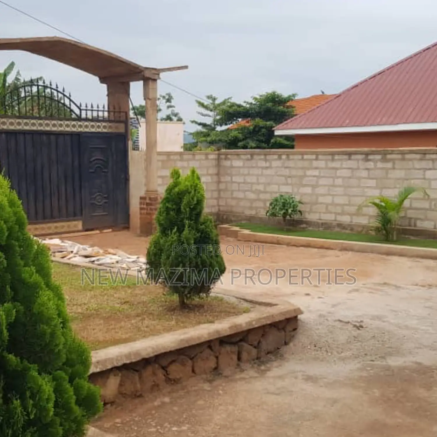 3bdrm Bungalow in Kitende Kitovu, Division A for sale