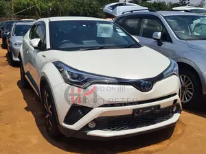Photo - Toyota C-HR 2018 White
