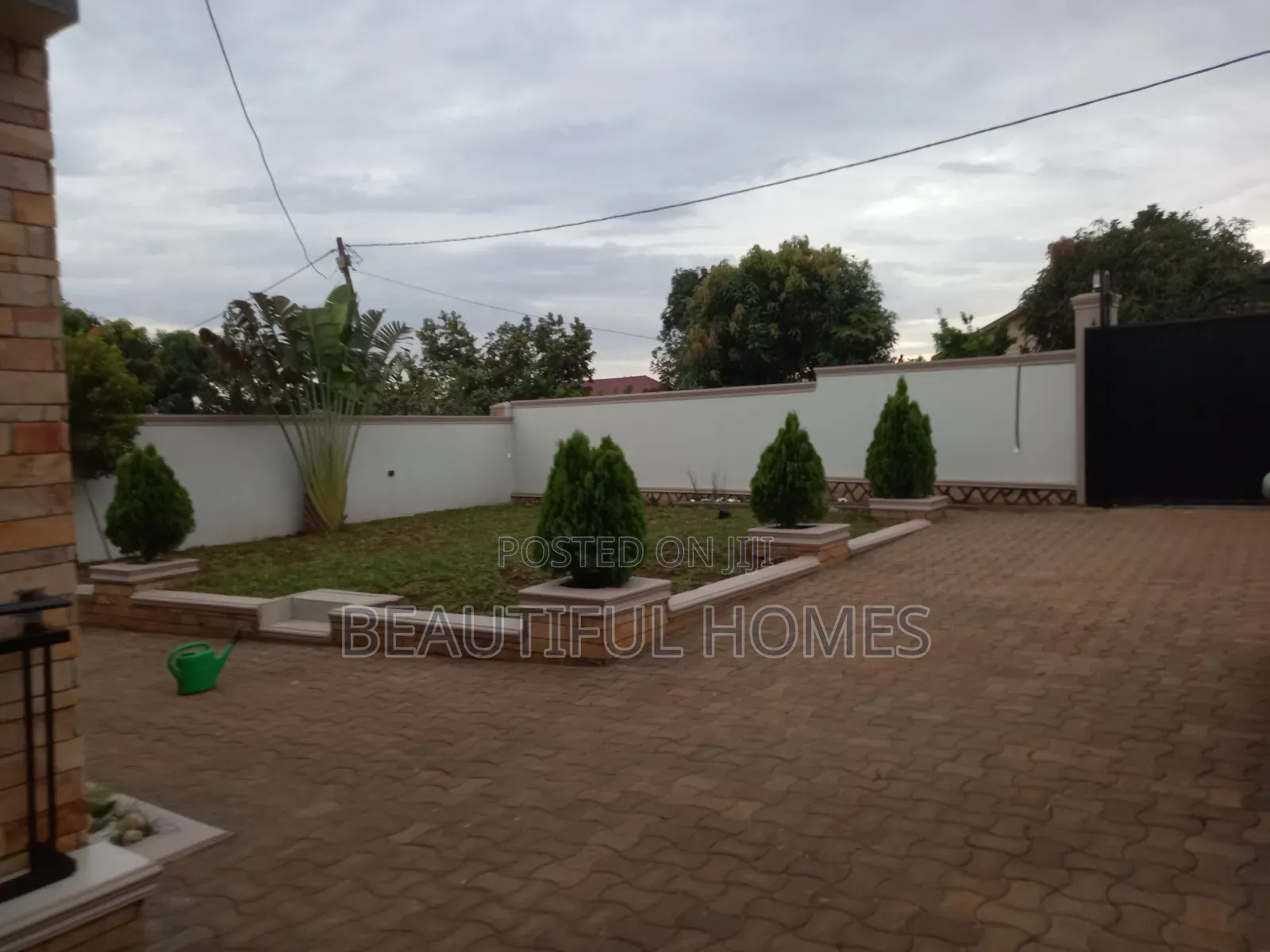 Furnished 4bdrm House in Kira for sale
