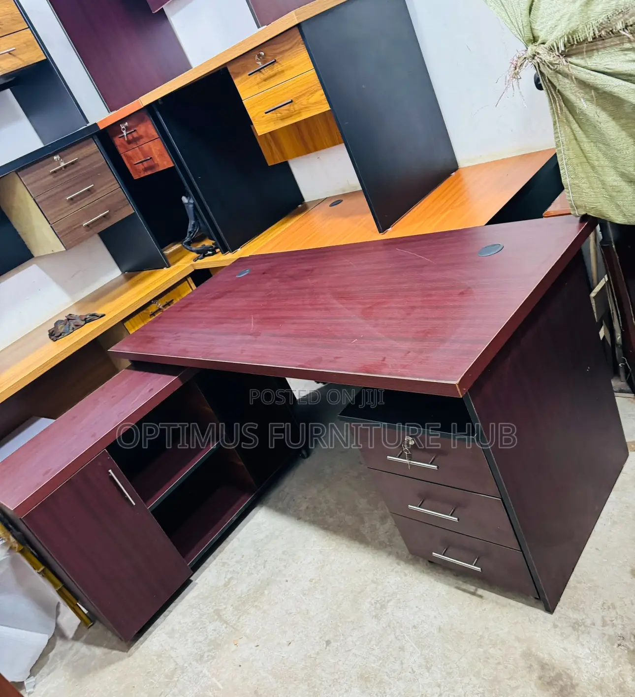 Office Desk (1.6meters)