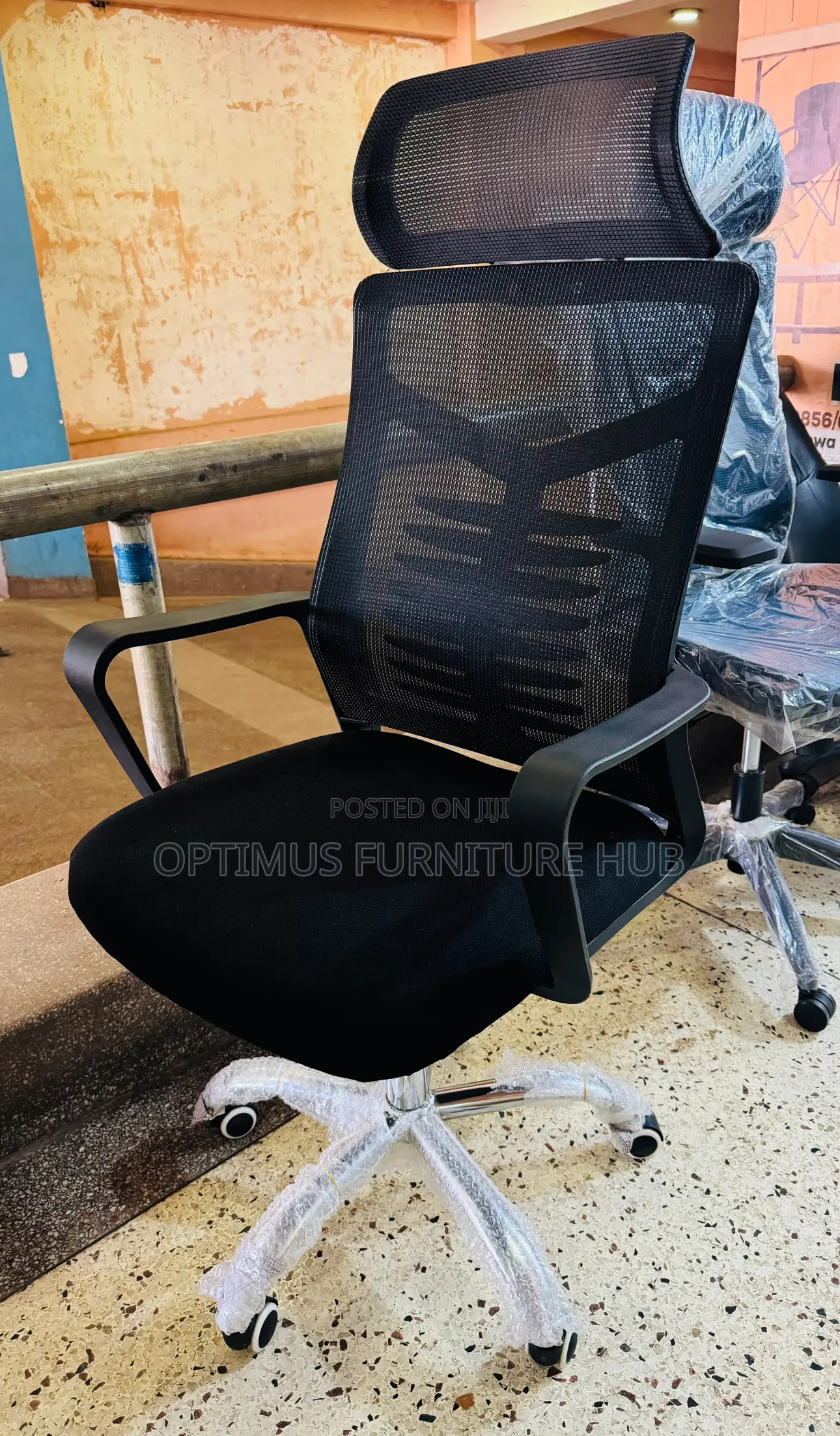 Curved Office Chair