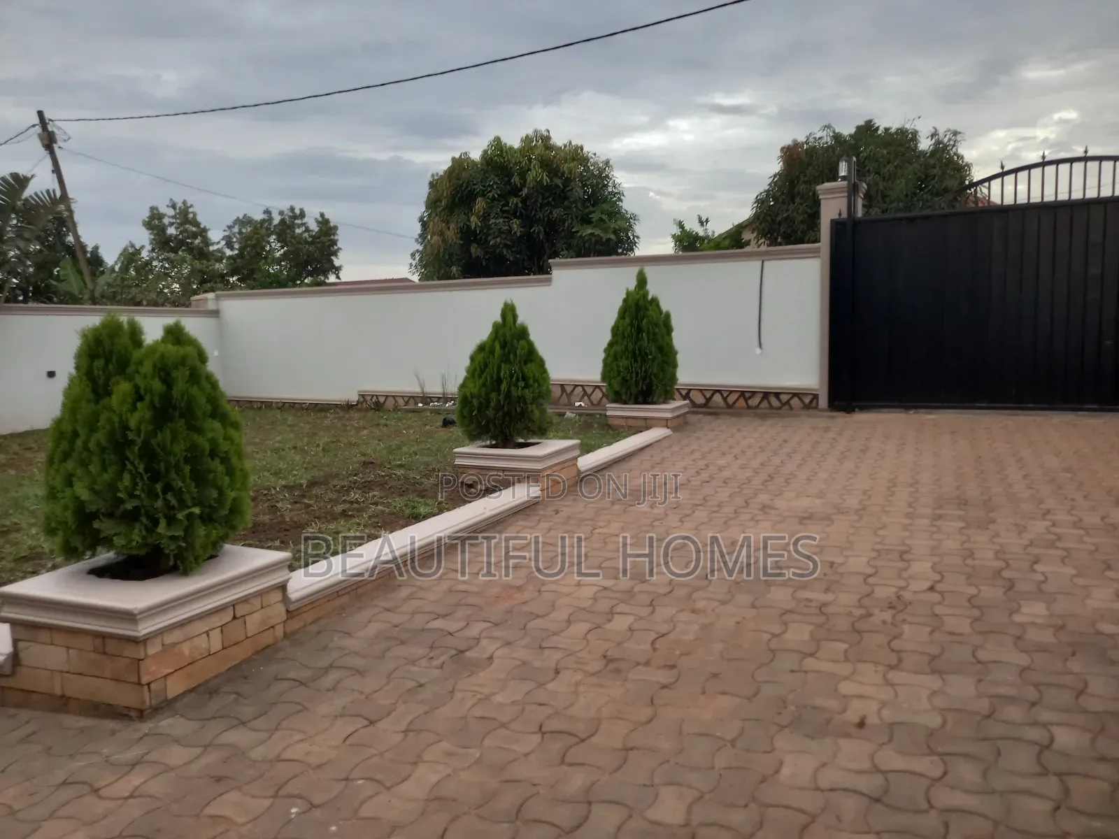 Furnished 4bdrm House in Kira for sale