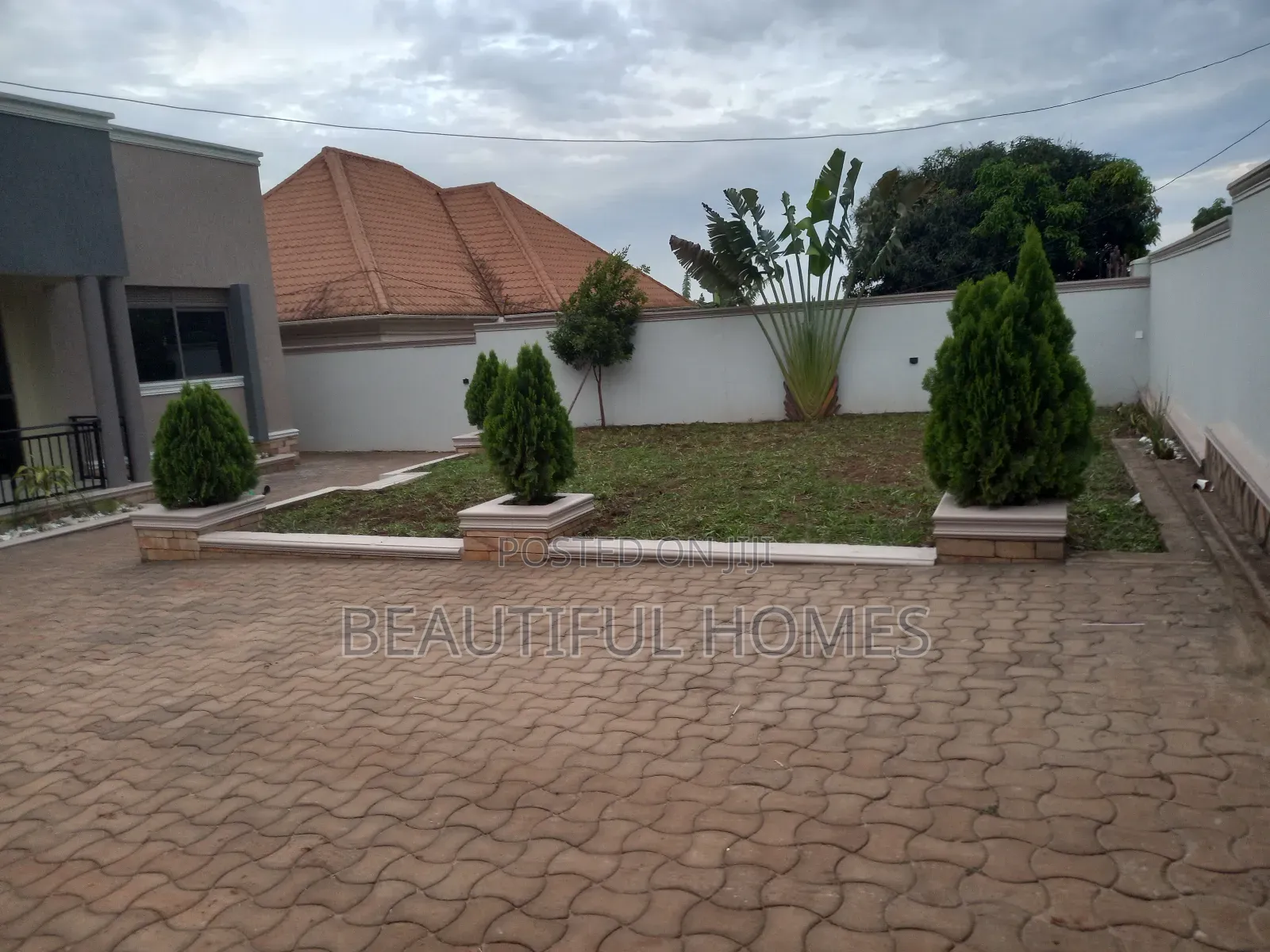 Furnished 4bdrm Bungalow in Kira for sale