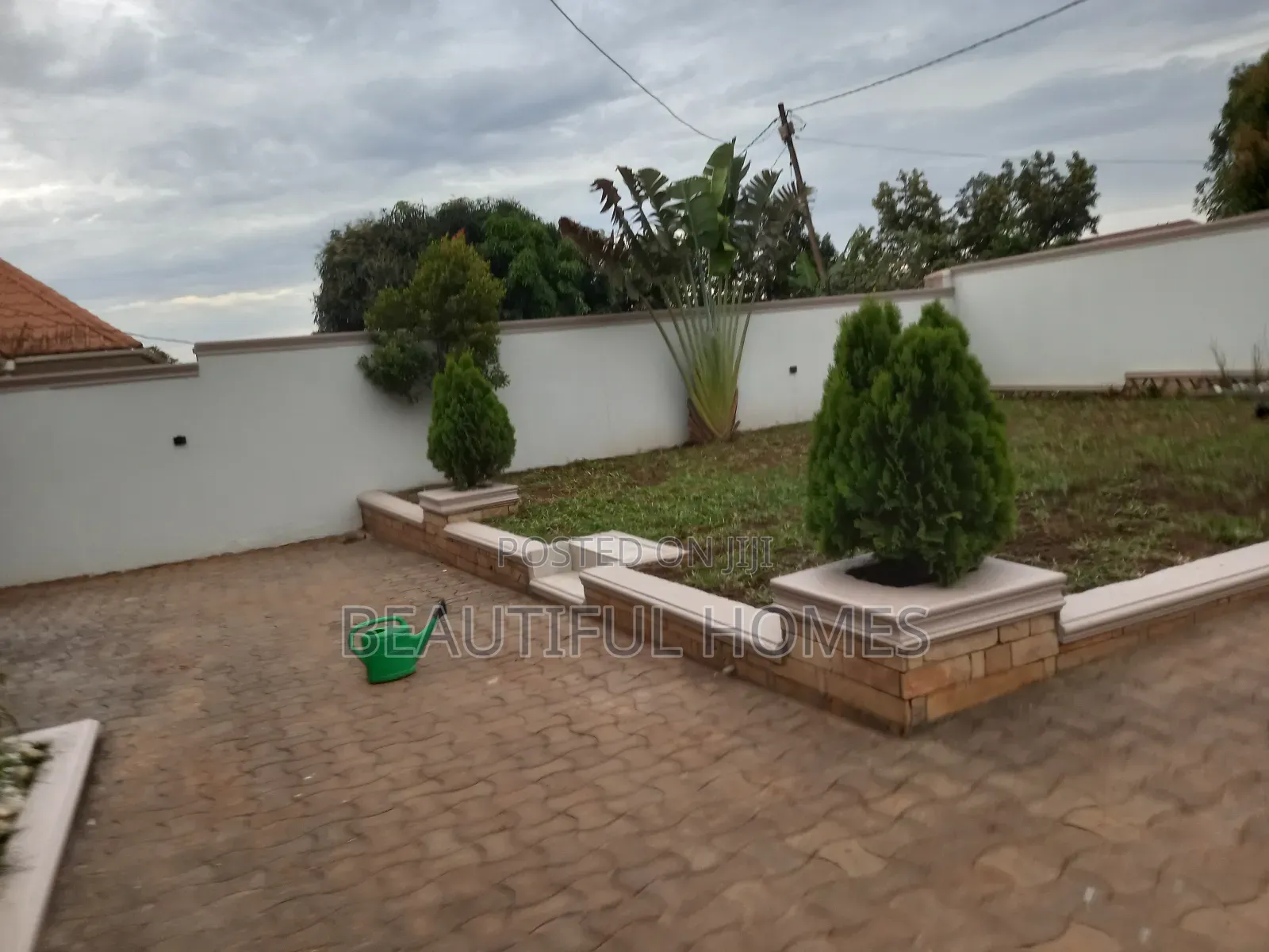 Furnished 4bdrm Bungalow in Kira for sale