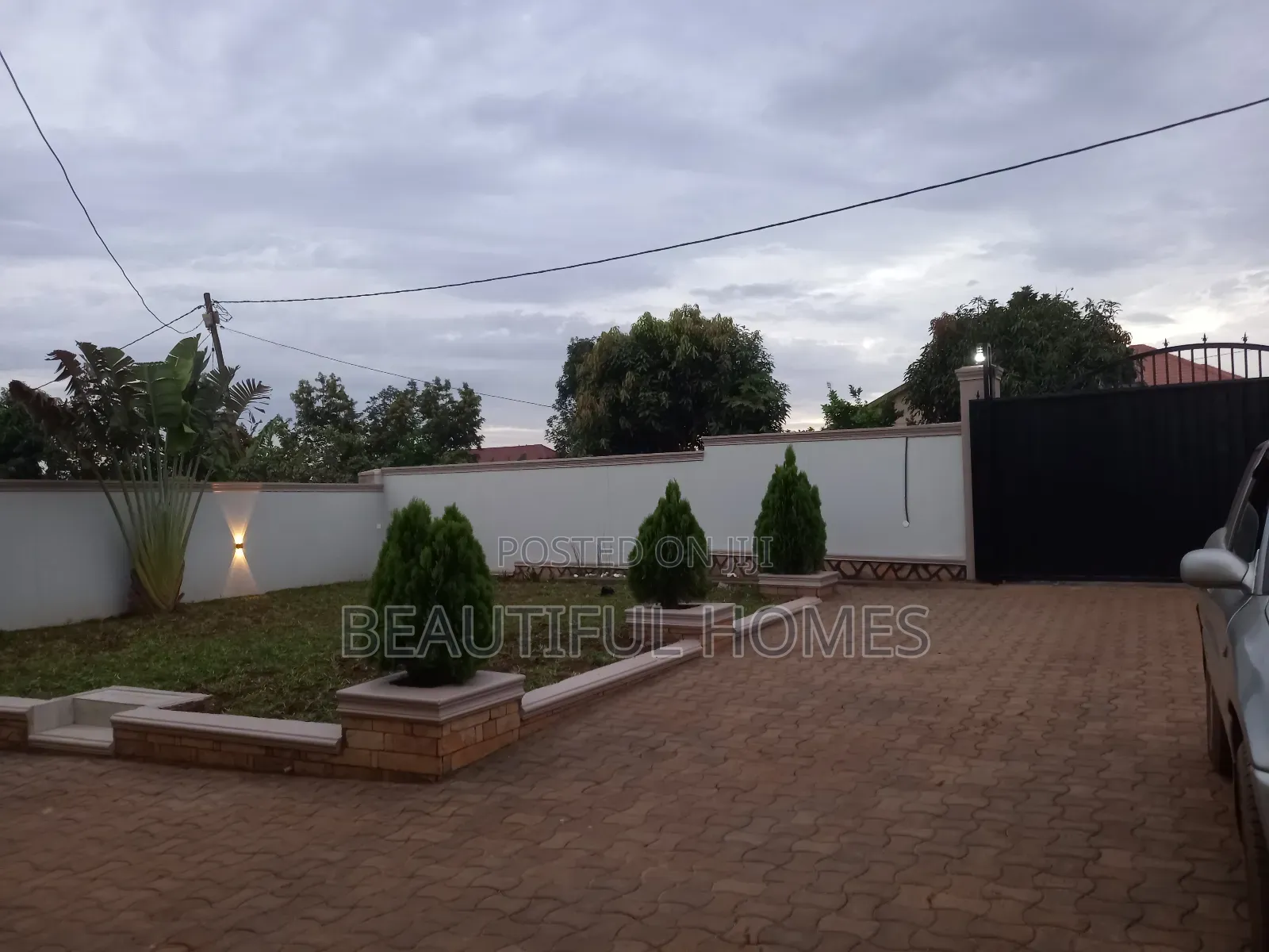Furnished 4bdrm Bungalow in Kira for sale