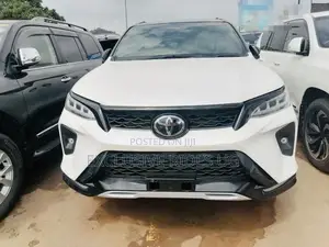 Photo - Toyota Fortuner 2.5 D AWD 2022 White
