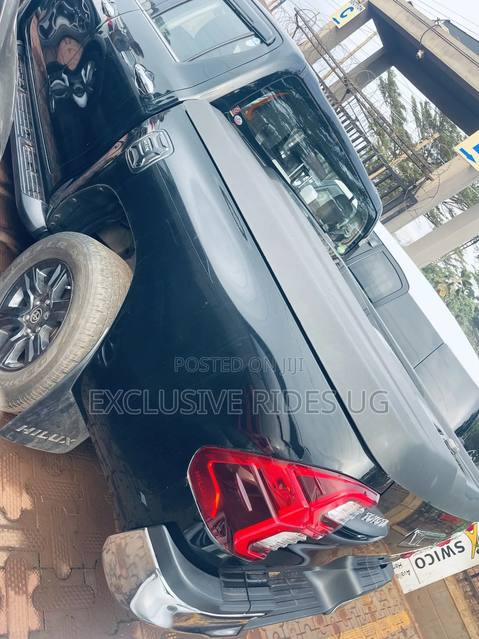 Toyota Hilux 2023 Black
