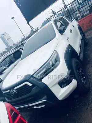 Photo - Toyota Hilux 2021 White