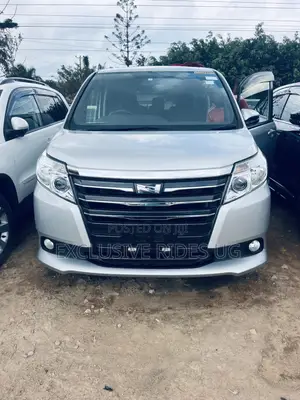Photo - Toyota Noah 1.8 FWD Hybrid (7 seater) 2015 Silver