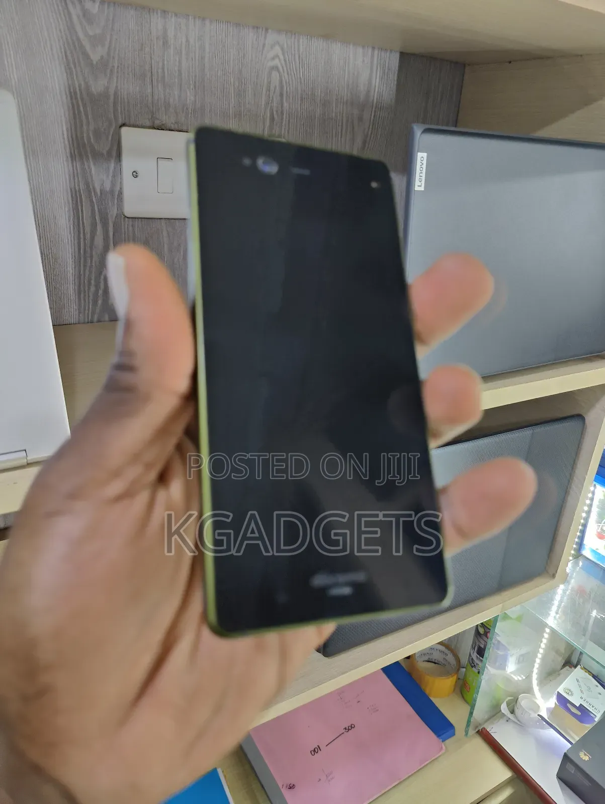 Fujitsu Arrows BE F-04K 32 GB Green