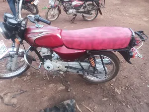 Bajaj Boxer 100 2023 Red