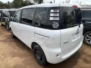 Toyota Sienta 1.5 FWD 2010 White