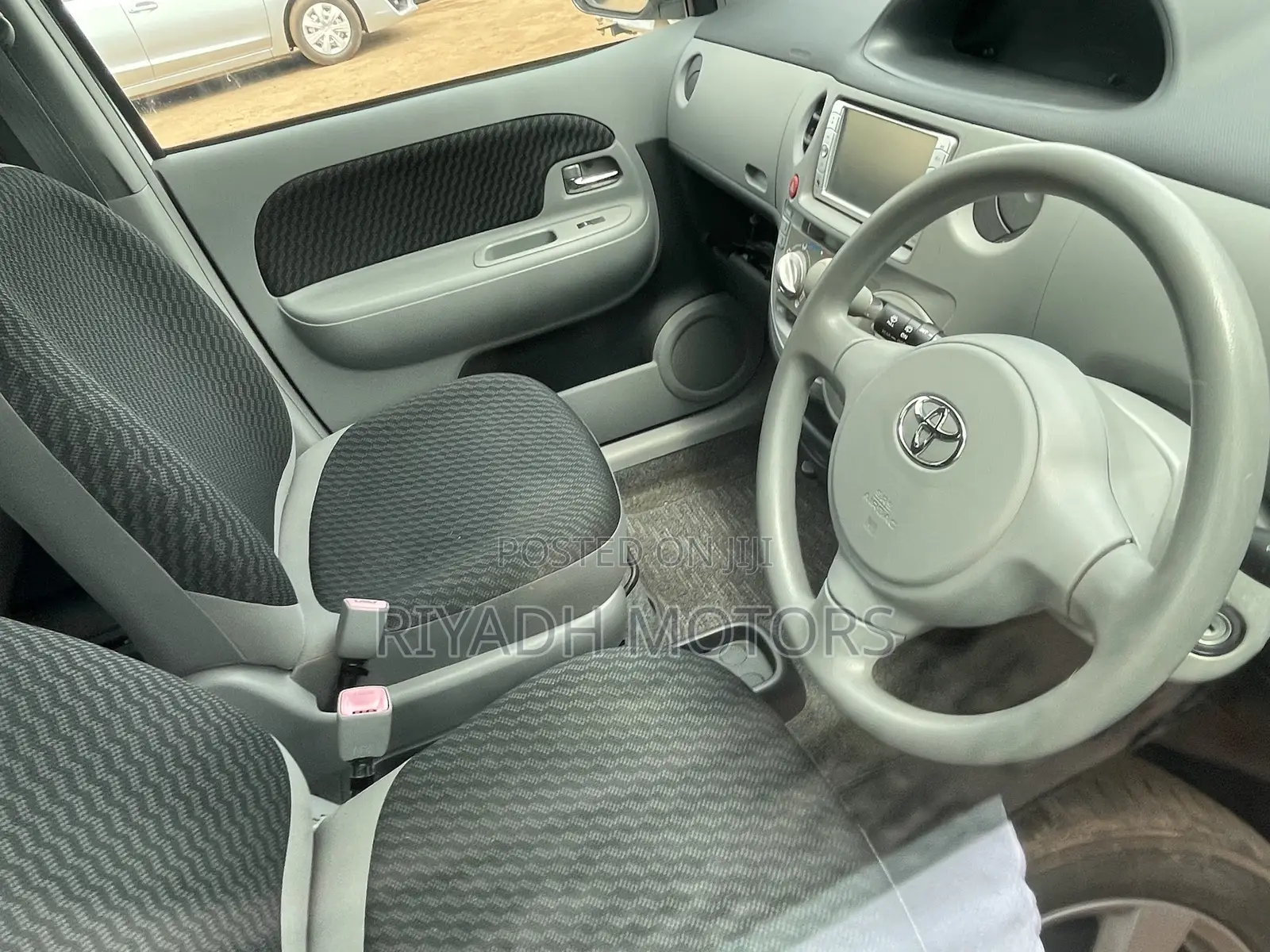 Toyota Sienta 1.5 FWD 2010 White