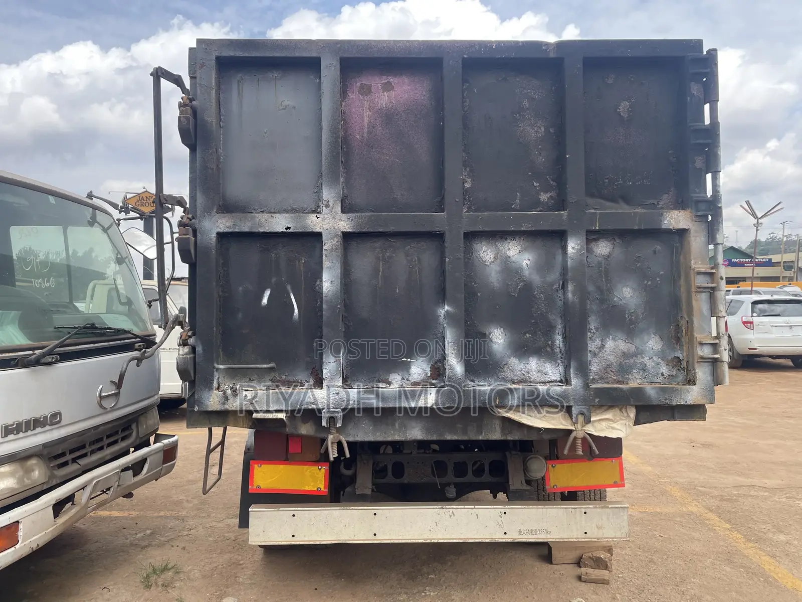 Hino Dumper