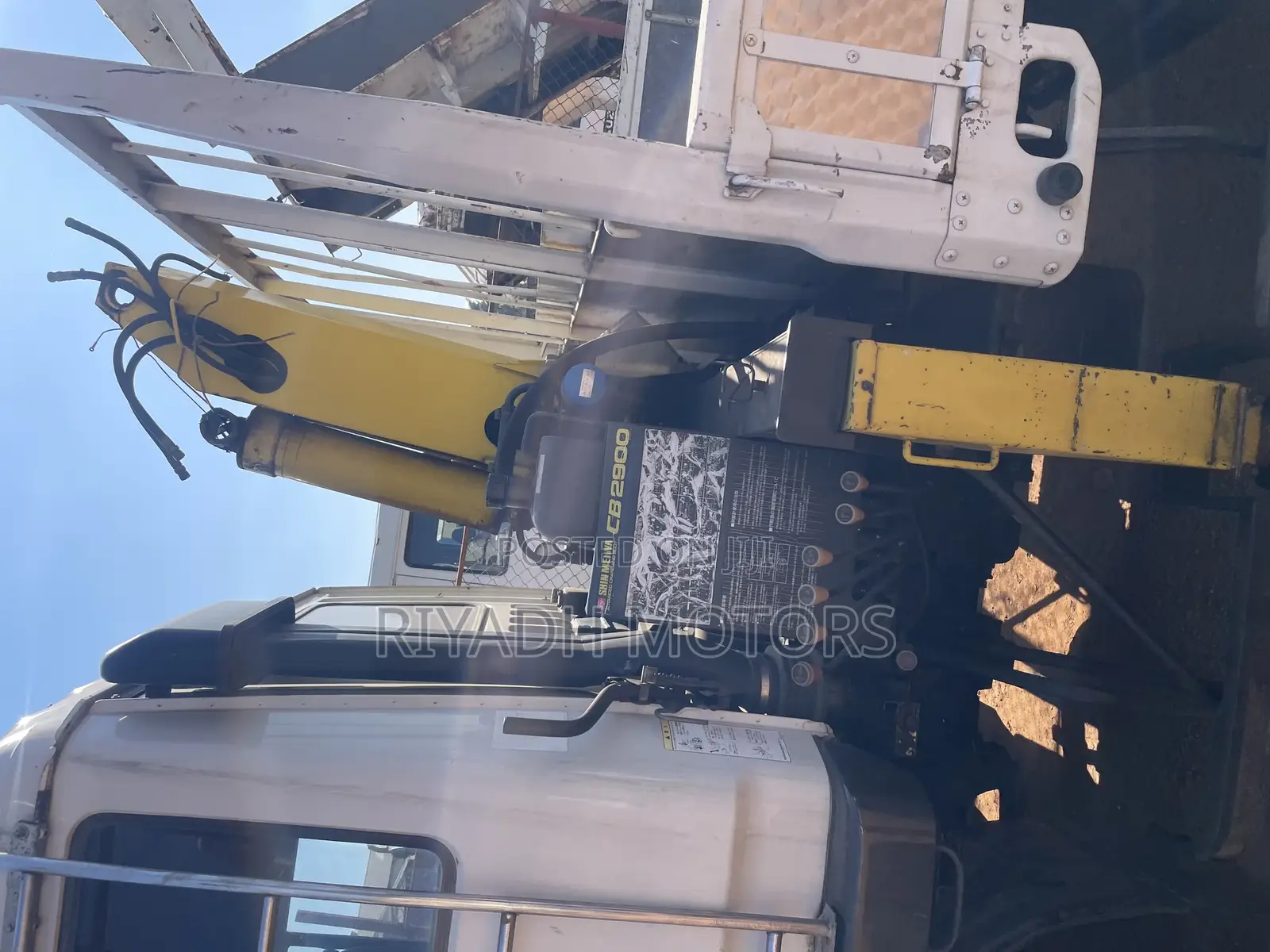 Fuso With Crane