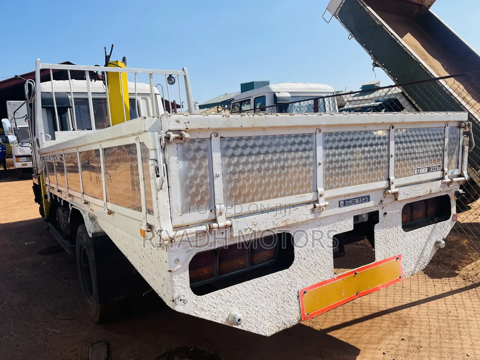 Fuso With Crane