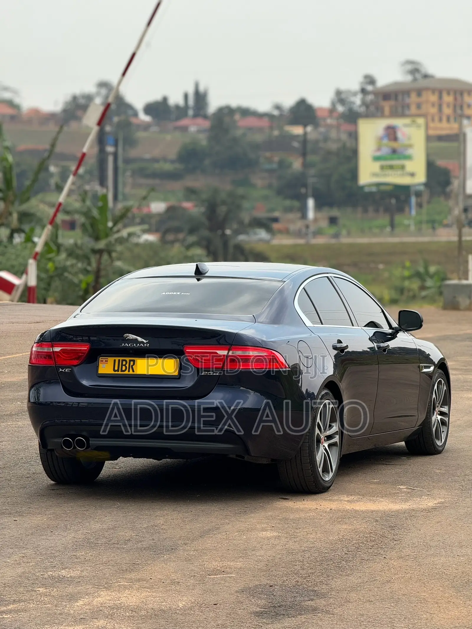 Jaguar XE 20d Premium RWD 2017 Blue