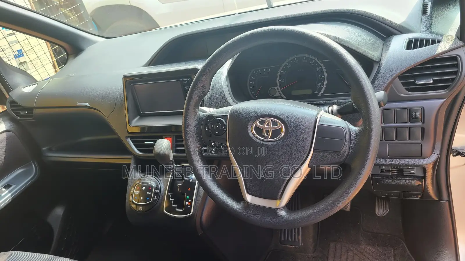 Toyota Noah 2.0 AWD (7 Seater) 2015 Silver