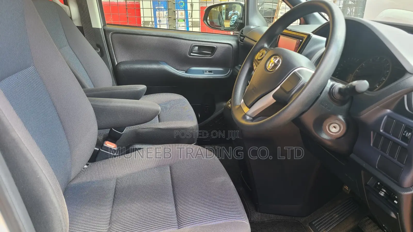 Toyota Noah 2.0 AWD (7 Seater) 2015 Silver