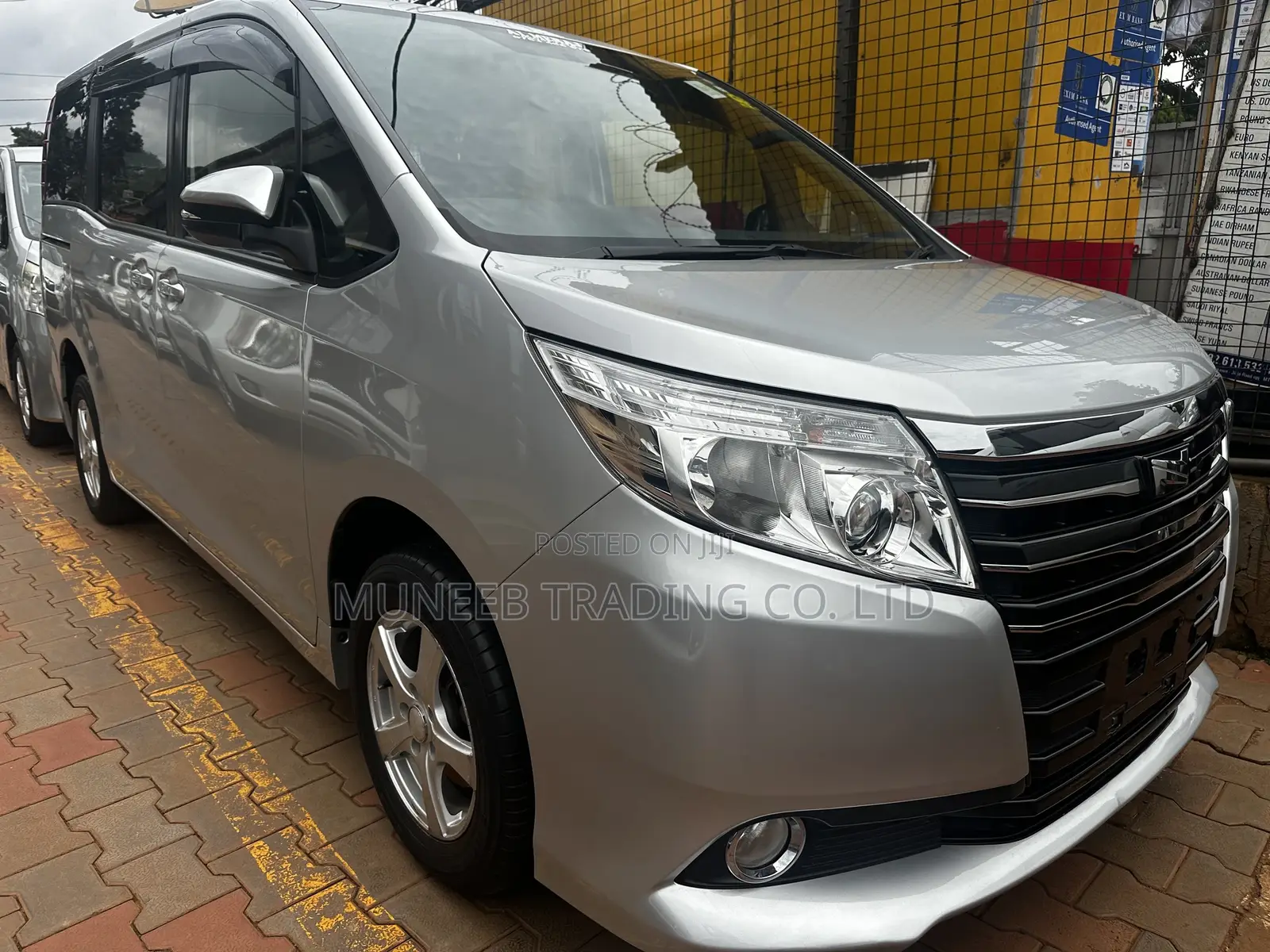 Toyota Noah 2.0 AWD (7 Seater) 2015 Silver