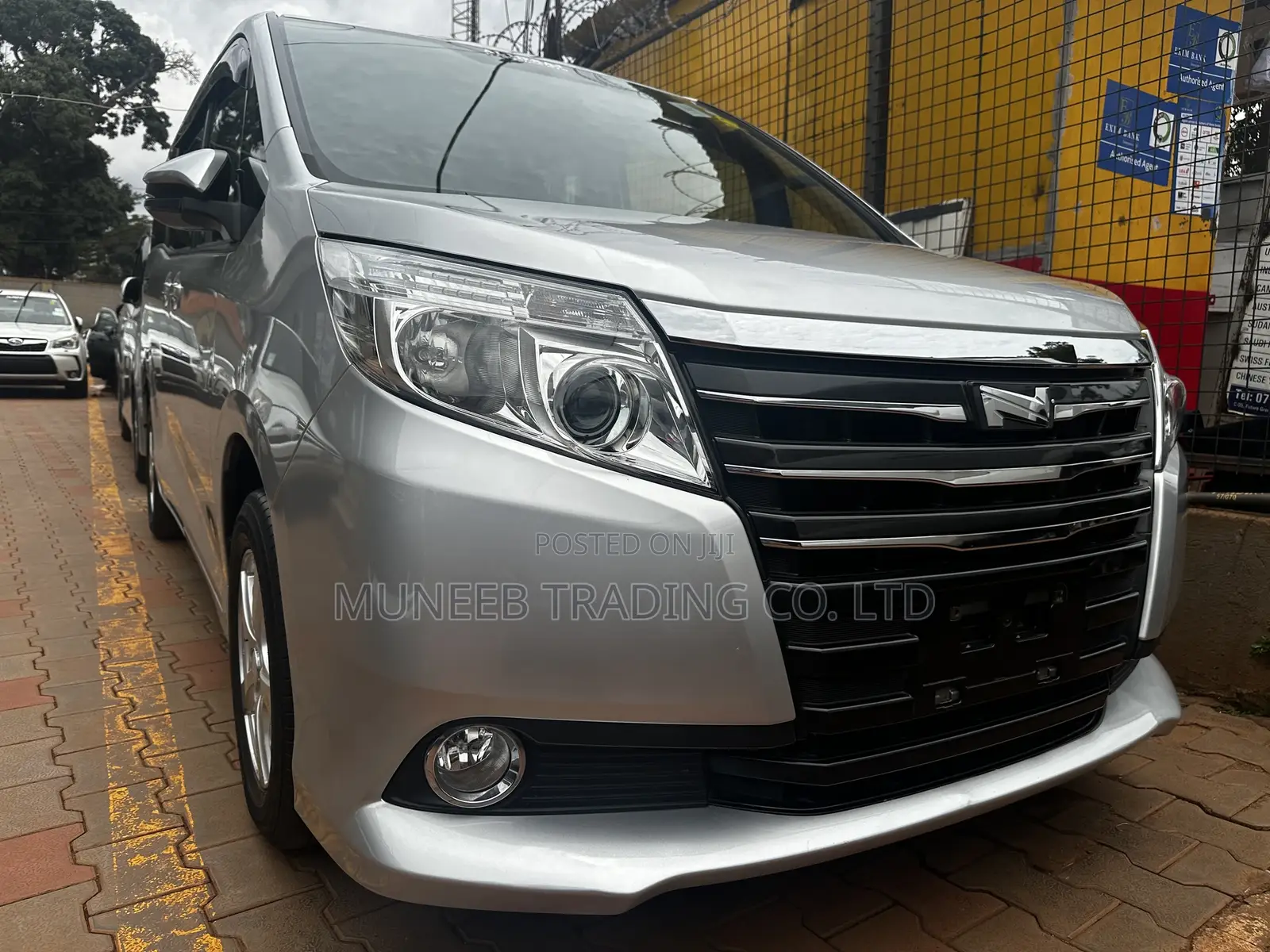 Toyota Noah 2.0 AWD (7 Seater) 2015 Silver