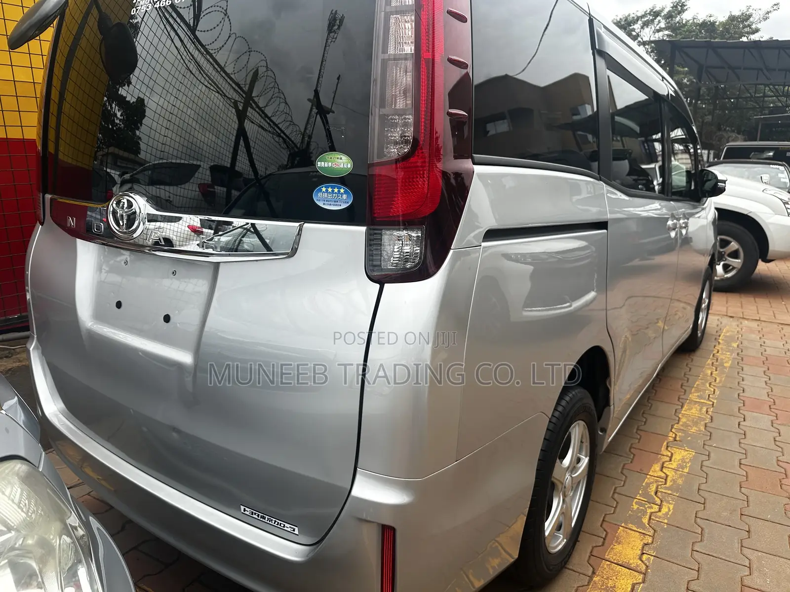 Toyota Noah 2.0 AWD (7 Seater) 2015 Silver