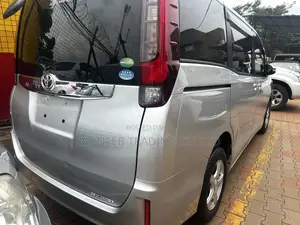 Toyota Noah 2.0 AWD (7 Seater) 2015 Silver