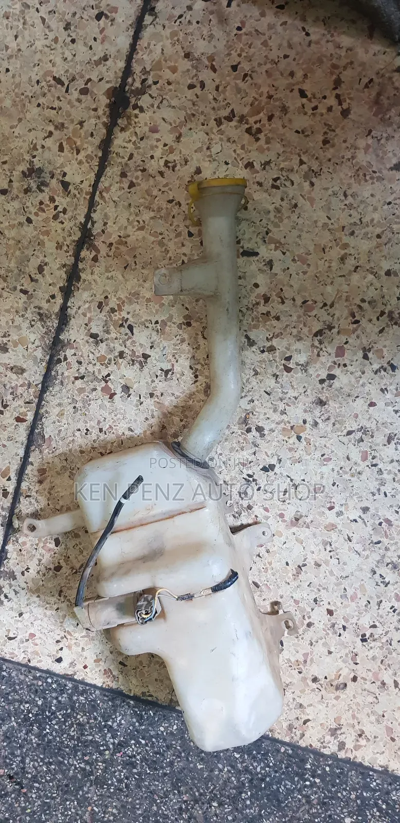 Wiper Water Reservoir for Nissan Hardbody