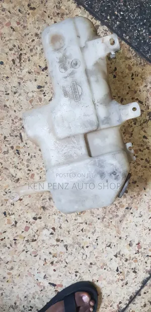 Wiper Water Reservoir for Nissan Hardbody