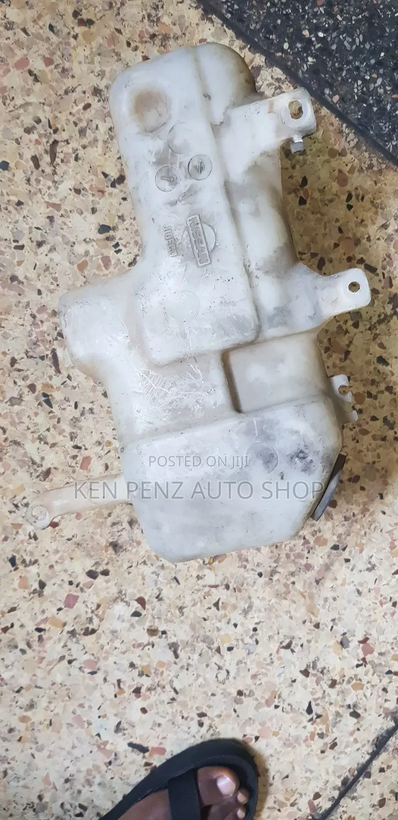 Wiper Water Reservoir for Nissan Hardbody