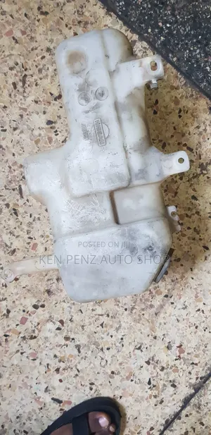 Wiper Water Reservoir for Nissan Hardbody