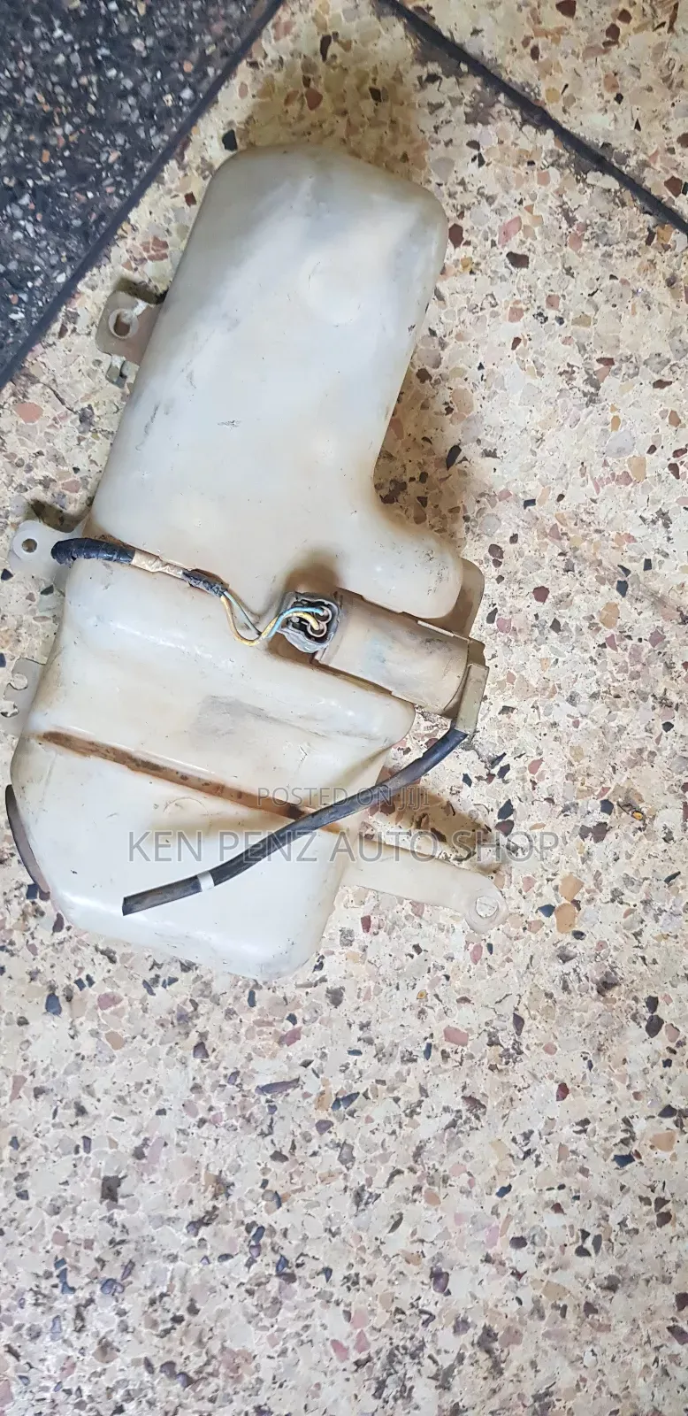 Wiper Water Reservoir for Nissan Hardbody
