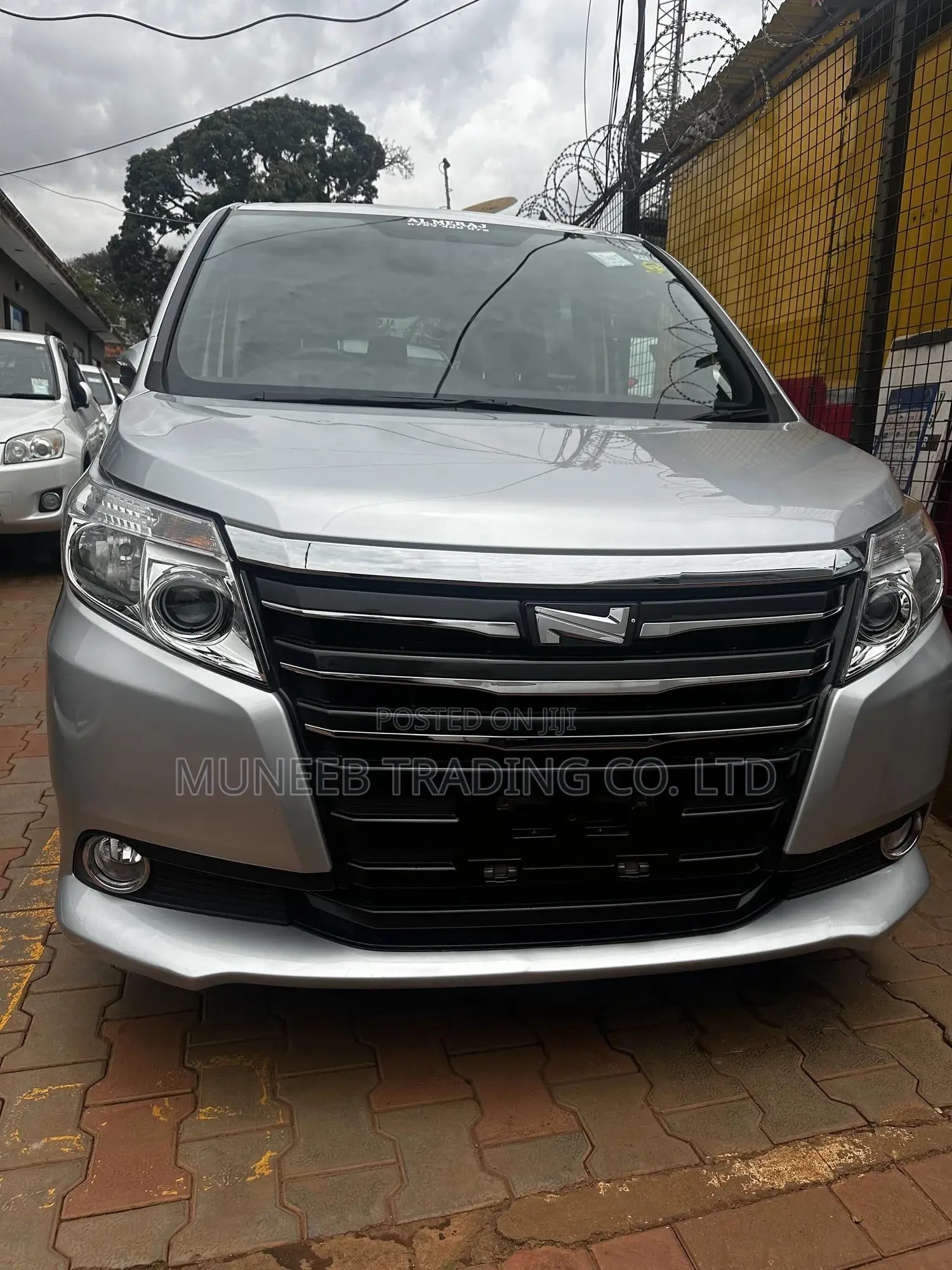 Toyota Noah 2.0 AWD (7 Seater) 2015 Silver