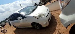 Photo - Toyota Passo Sette 1.5 AWD 2009 White